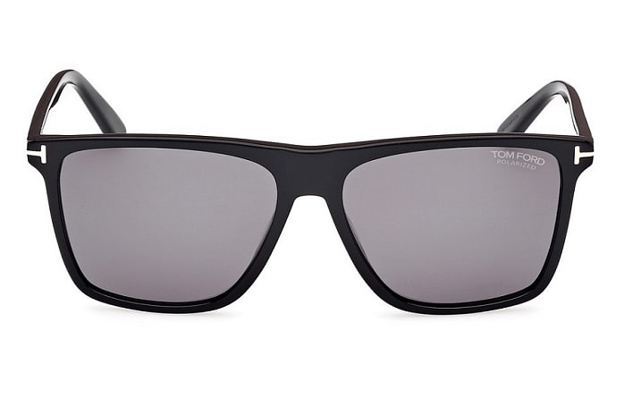 Солнцезащитные очки Tom Ford TF 832/S 01D — фронтальный вид